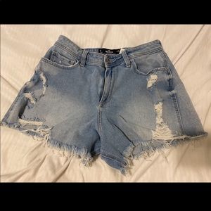hollister size 9 (w29) curvy high rise light wash vintage short 4”